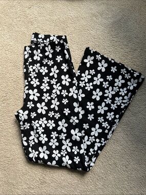 UO Black and White Floral Wide-Leg/Flare Pants